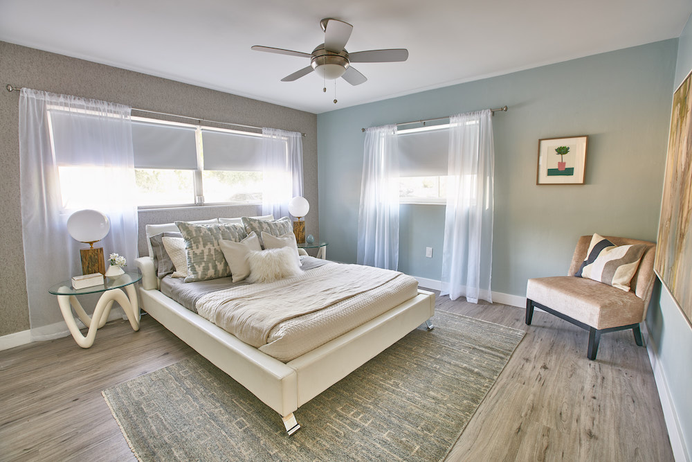 Buyers Bootcamp swimming pool bungalow bedroom with wallpaper feature wall and blue-green painted walls