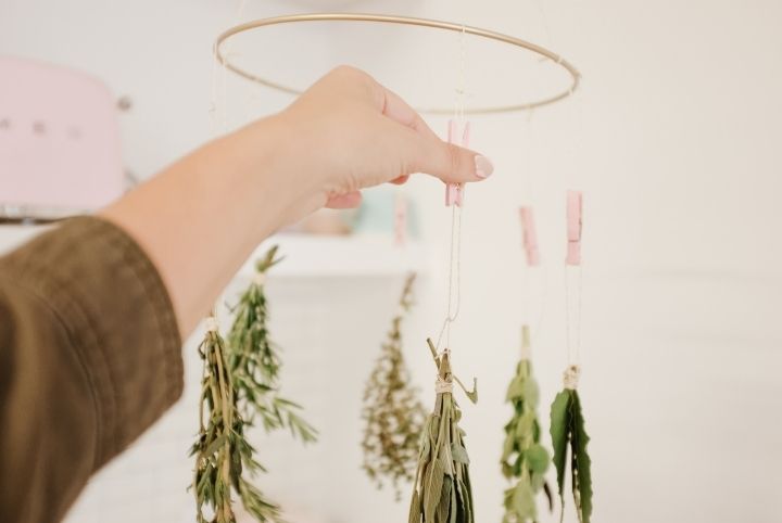 Simple Hanging Herb Rack DIY Idea