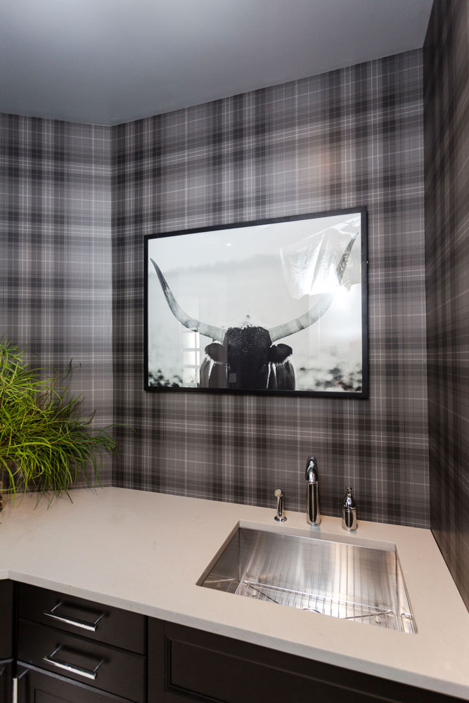 Modern laundry room with plaid black-and-white patterned wallpaper.
