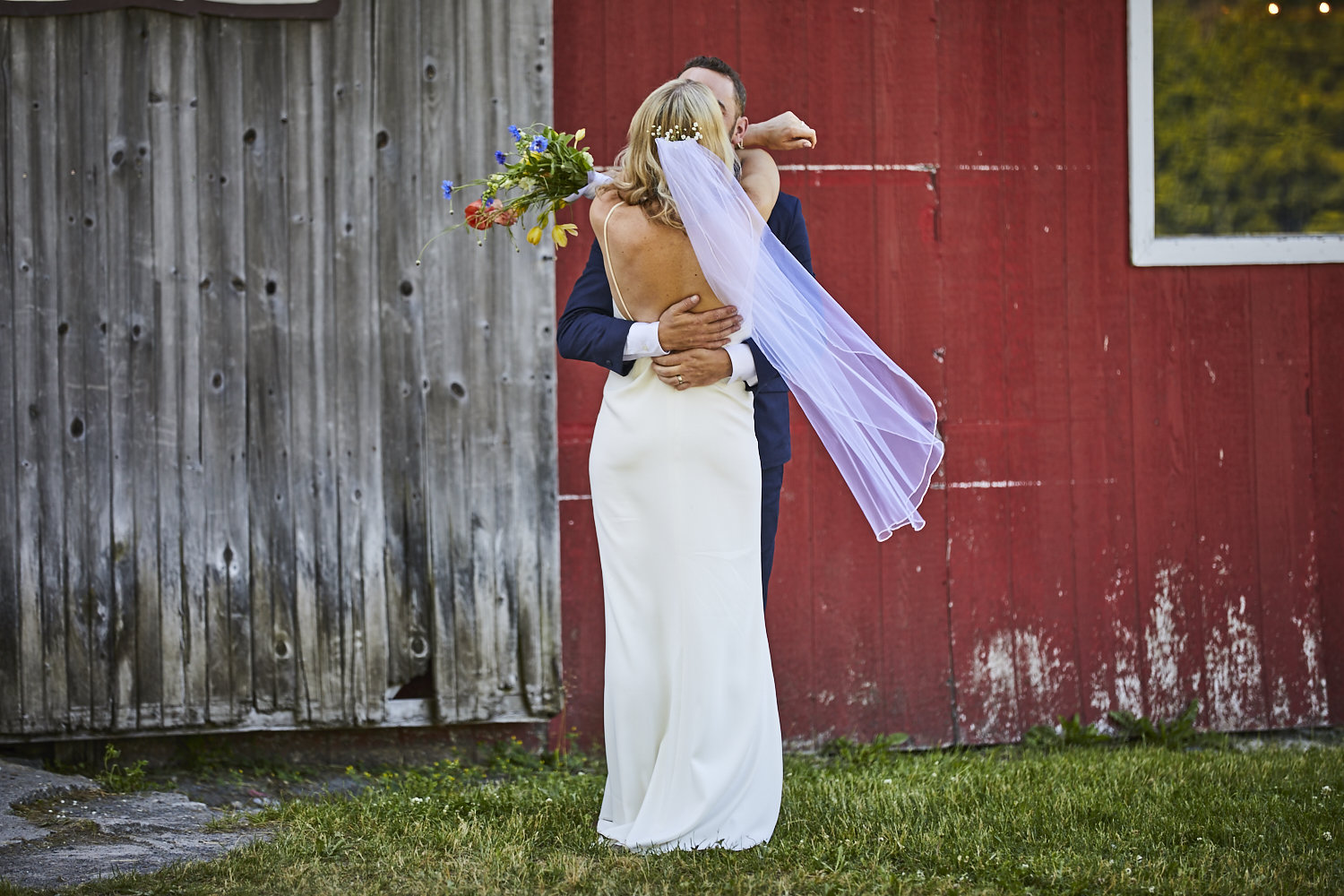 An inside look at HGTV Canada star Sarah Keenleyside and singer/songwriter Justin Rutledge's wedding