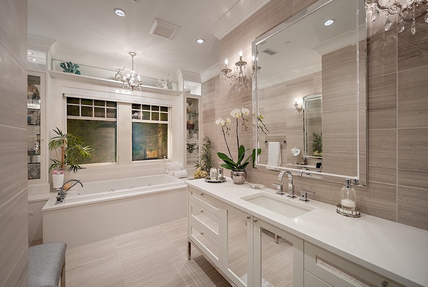 Master bathroom of 4670 Connaught Drive
