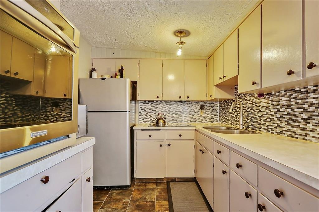 White kitchen cabinets and tiled backsplash