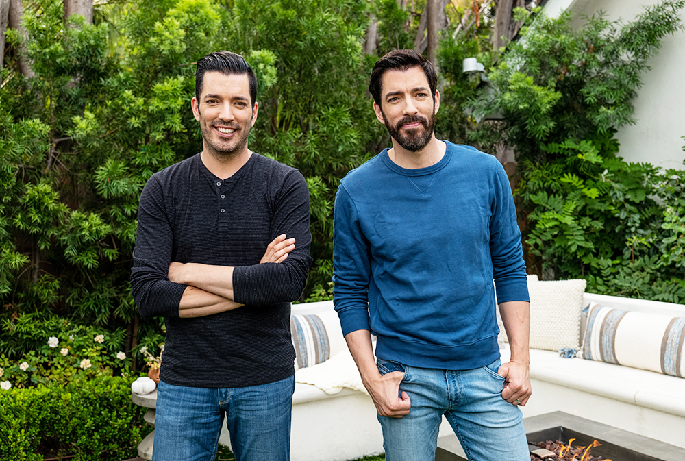 Drew and Jonathan Scott in a backyard on set of Brother vs. Brother