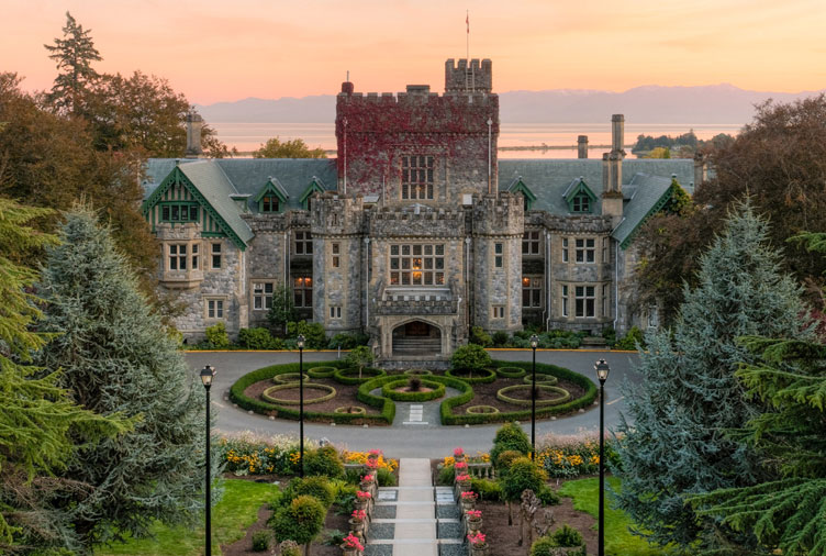 13 Historical Canadian Buildings That Double as Dream Wedding