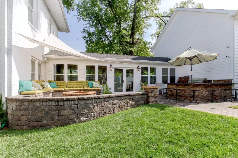 Backyard of Nashville Airbnb rented by John Legend and Chrissy Teigen
