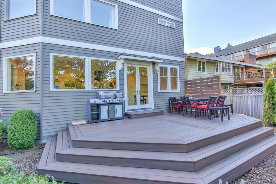 Backyard deck of Seattle Airbnb rented by John Legend and Chrissy Teigen