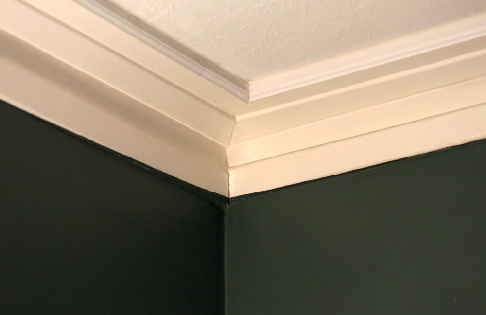 Decorative ceiling crown molding intersection