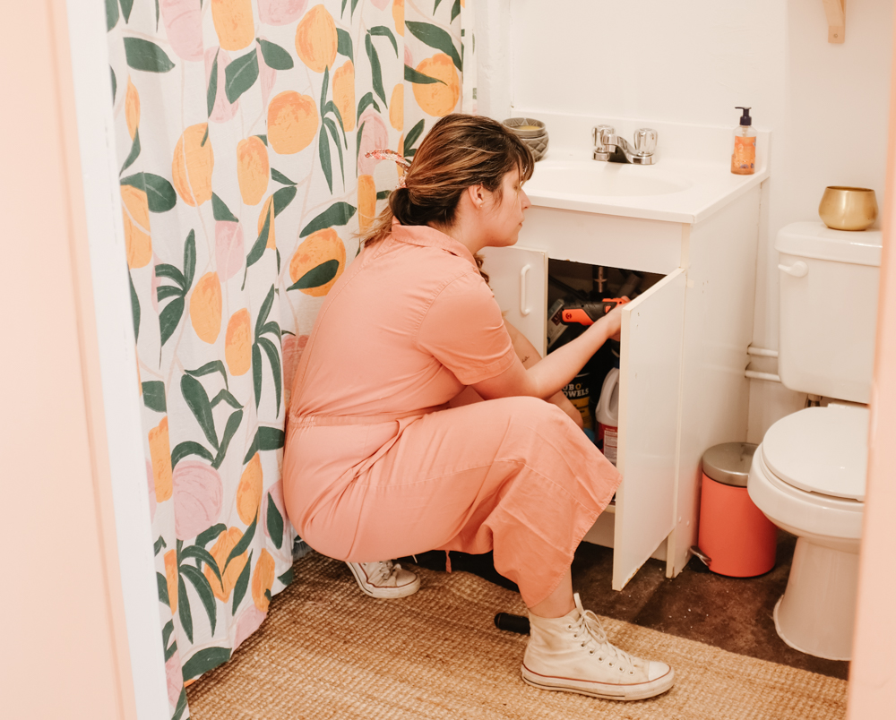 How to DIY a bathroom Vanity