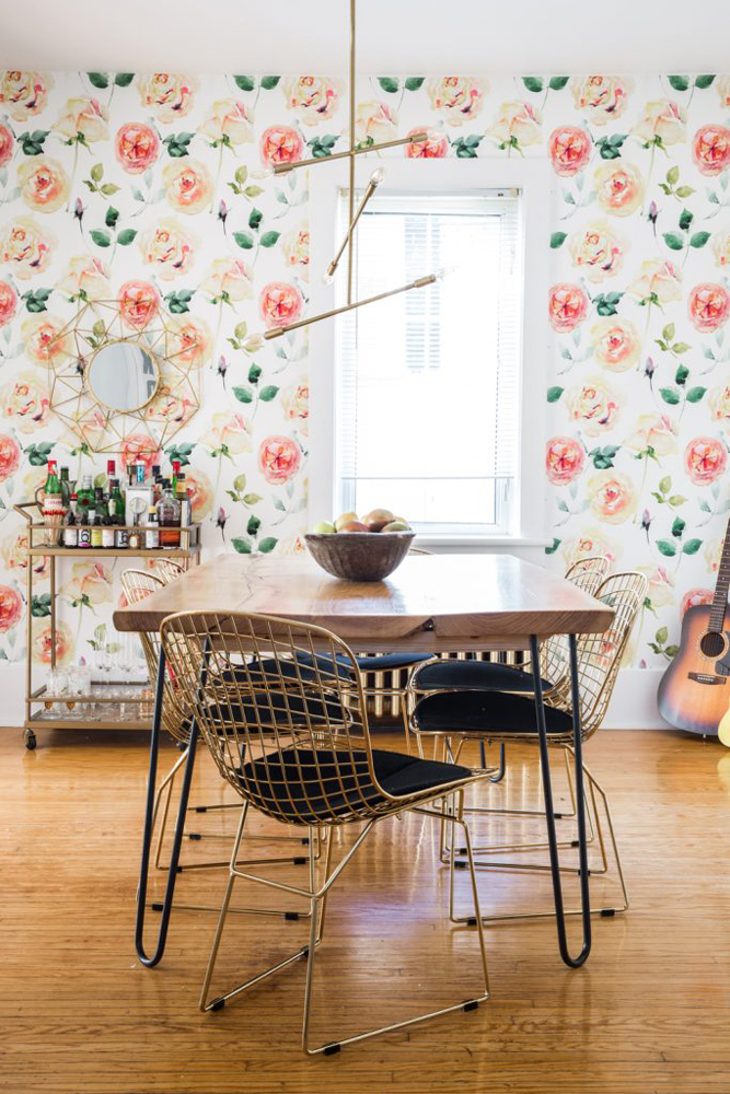 Floral wallpaper pattern in dining room