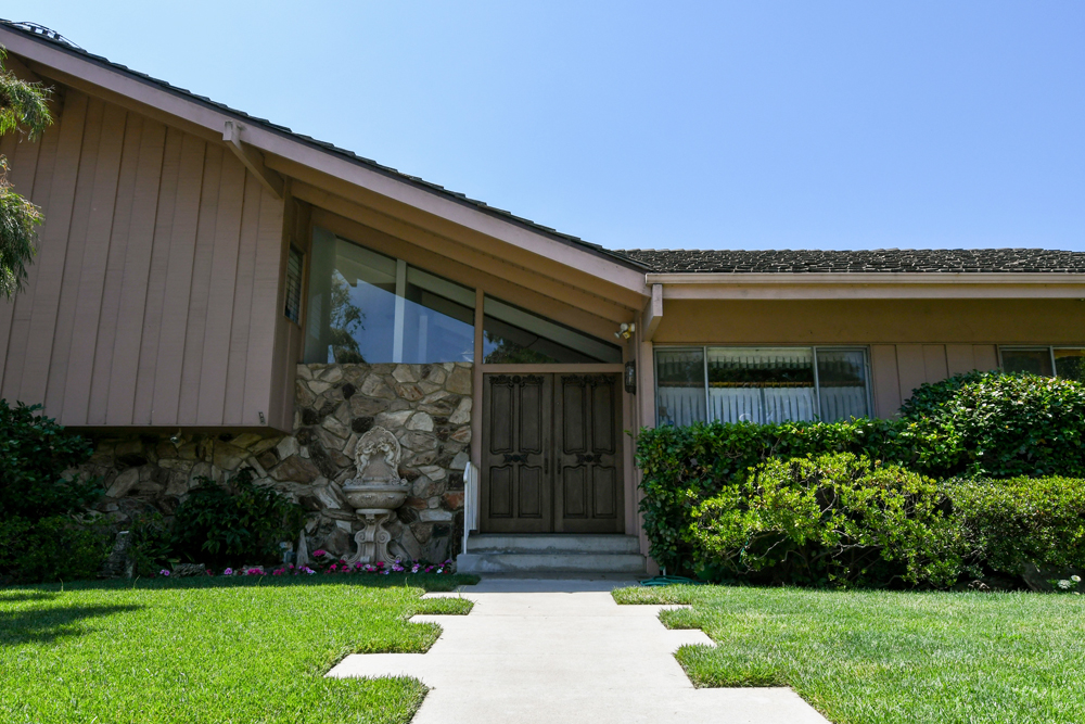 A close-up of the exterior of the house featured in the 1070's TV series, The Brady Bunch