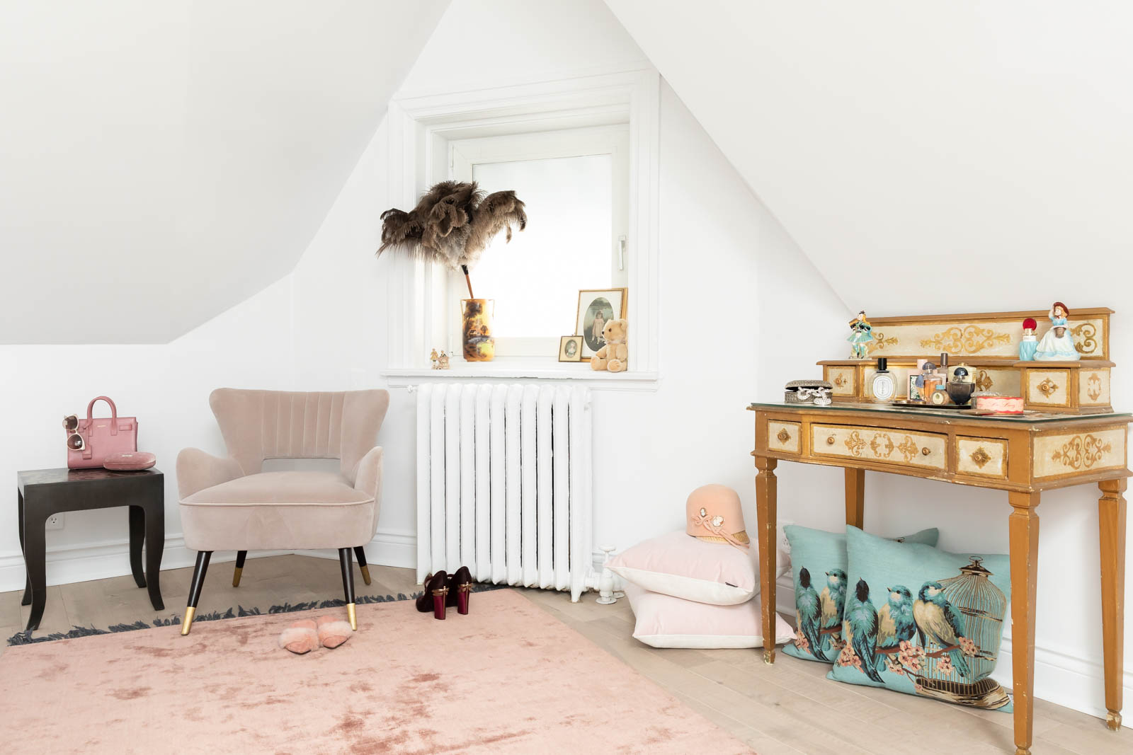 A bedroom with touches of pink