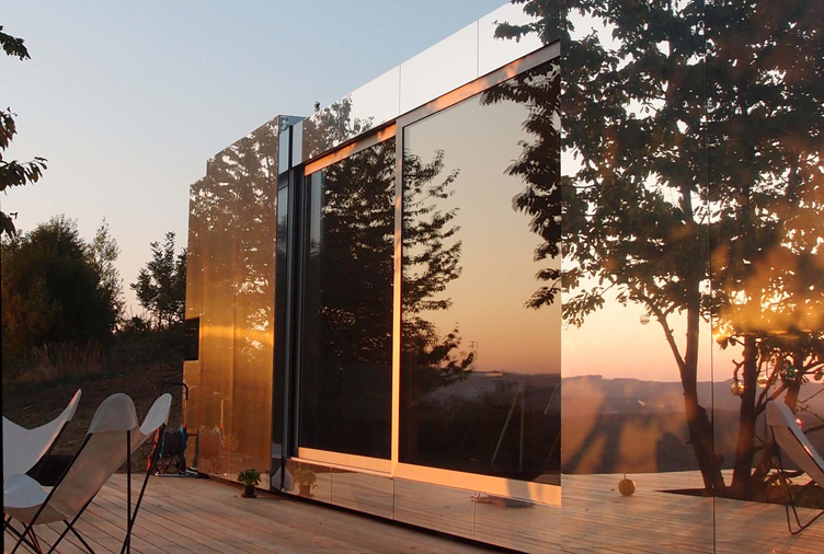 Blink And You Ll Miss These Mirror Clad Prefab Homes HGTV Canada   Casa Invisible Gallery Feature 