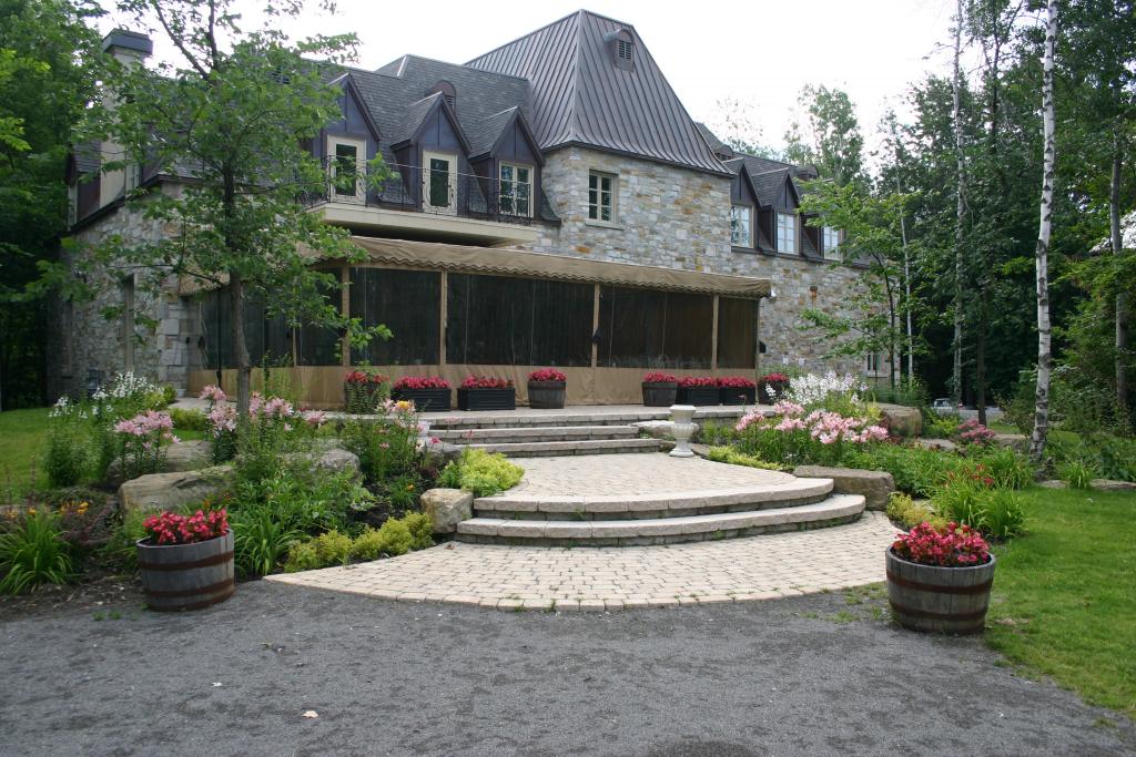Chateau Taillefer Lafon: Laval, Quebec