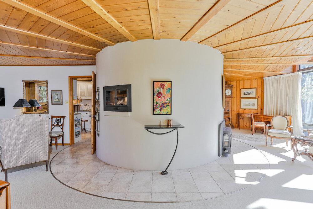 Round home interior