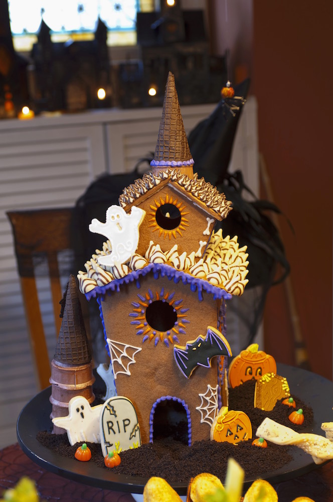 halloween-themed gingerbread house