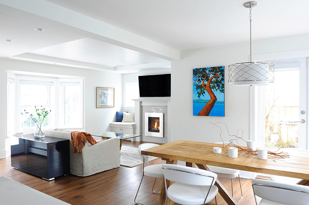 A bold acrylic painting nicely demarcates the eating area from the adjacent den.
