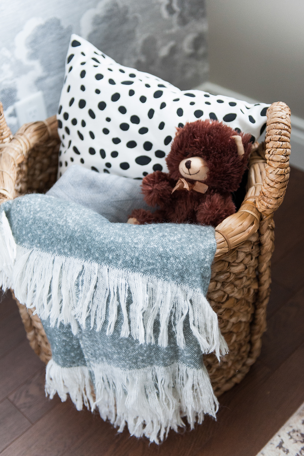 Large wicker baskets quickly combat clutter in a kids' room.