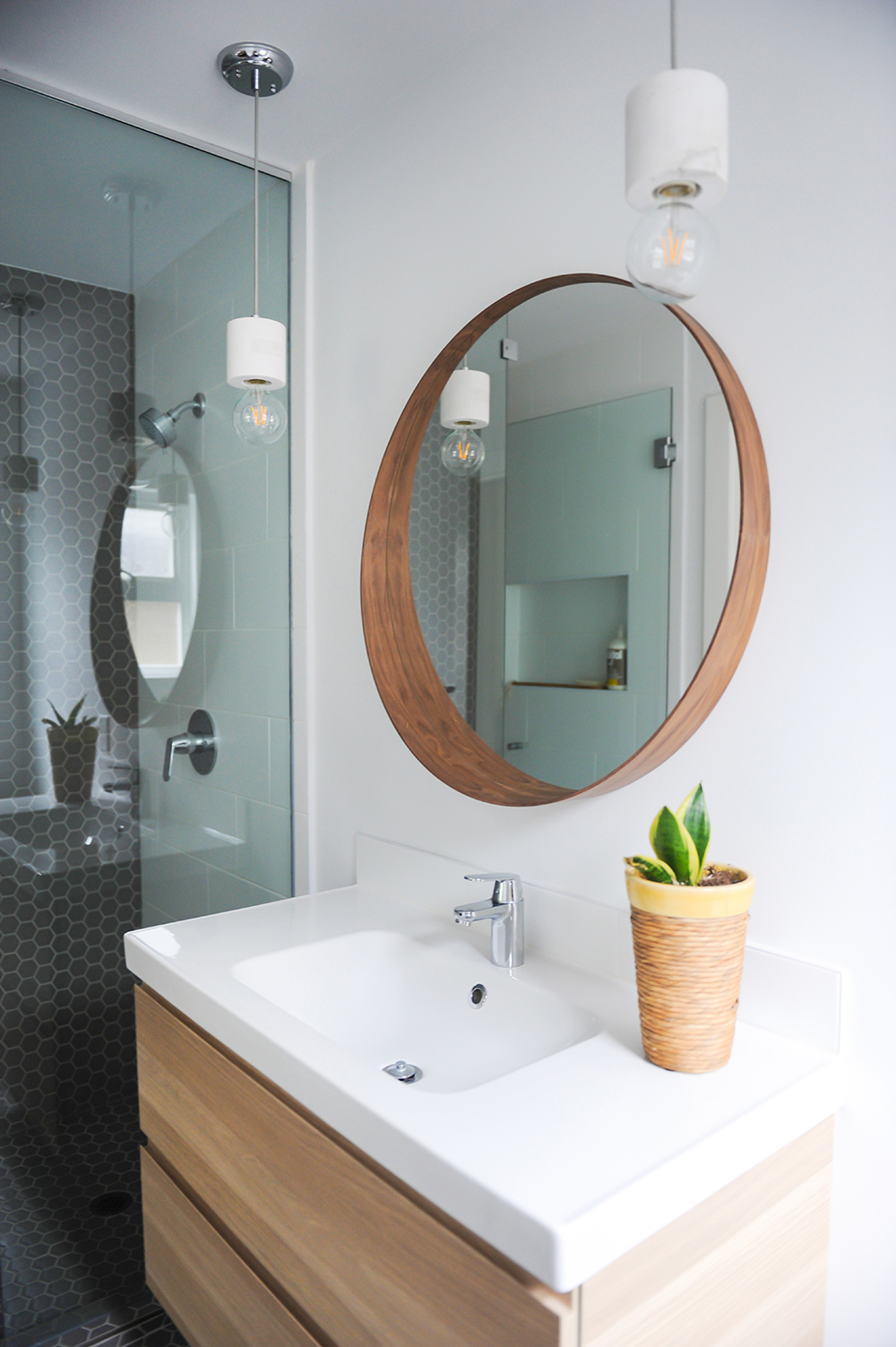Stylish ensuite with budget-friendly elements.