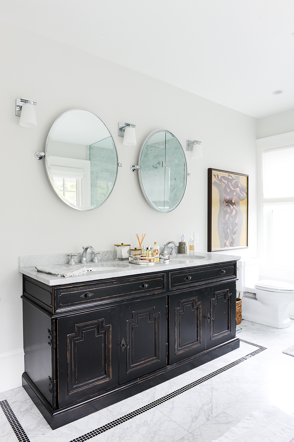 This master bathroom has modern elements yet still feels like a heritage home.
