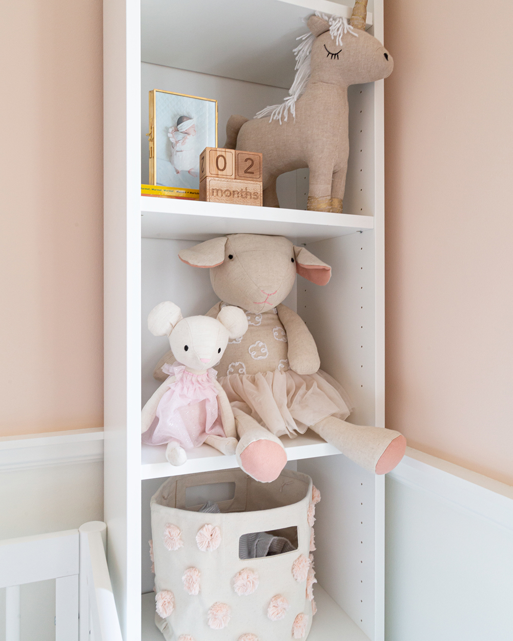 Decorette Kids Interiors nursery shelf