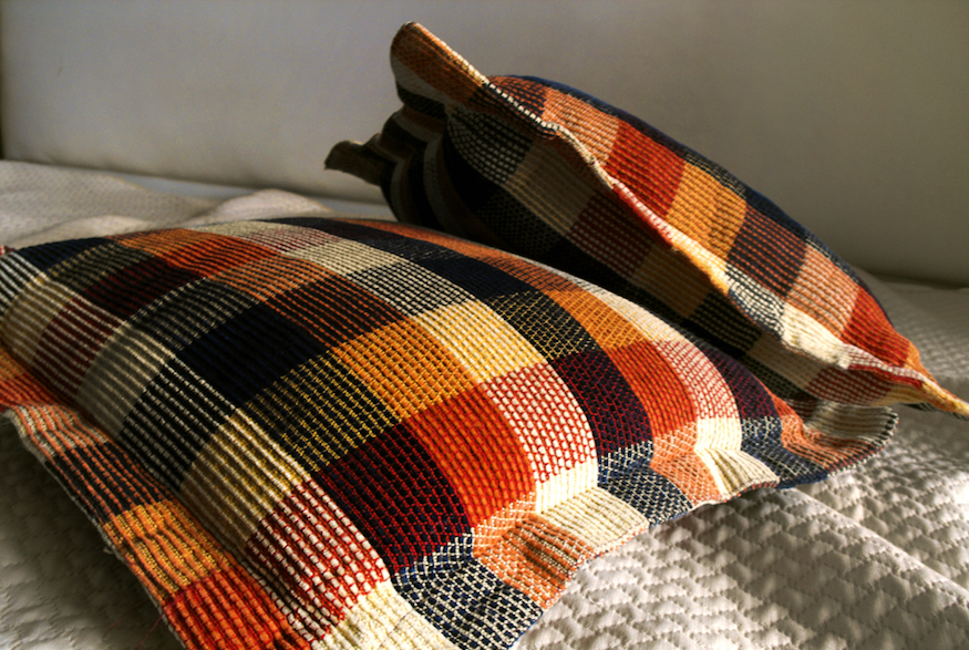 Tartan-patterned plaid cushions