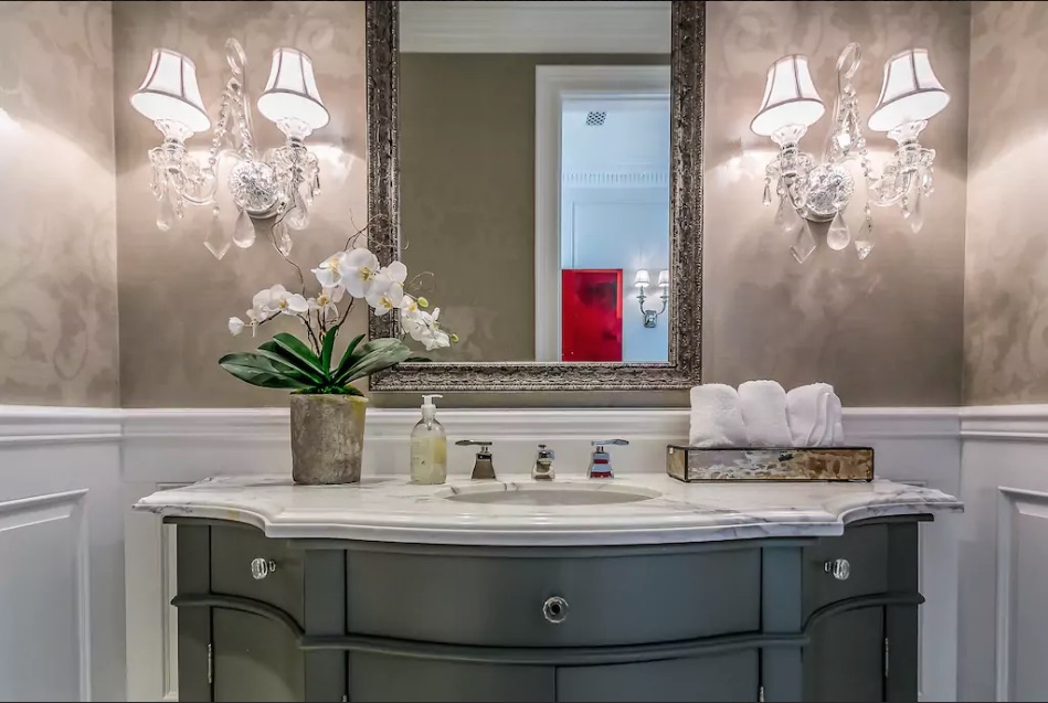 Bathroom in Beverly Hills Airbnb rented by Drake