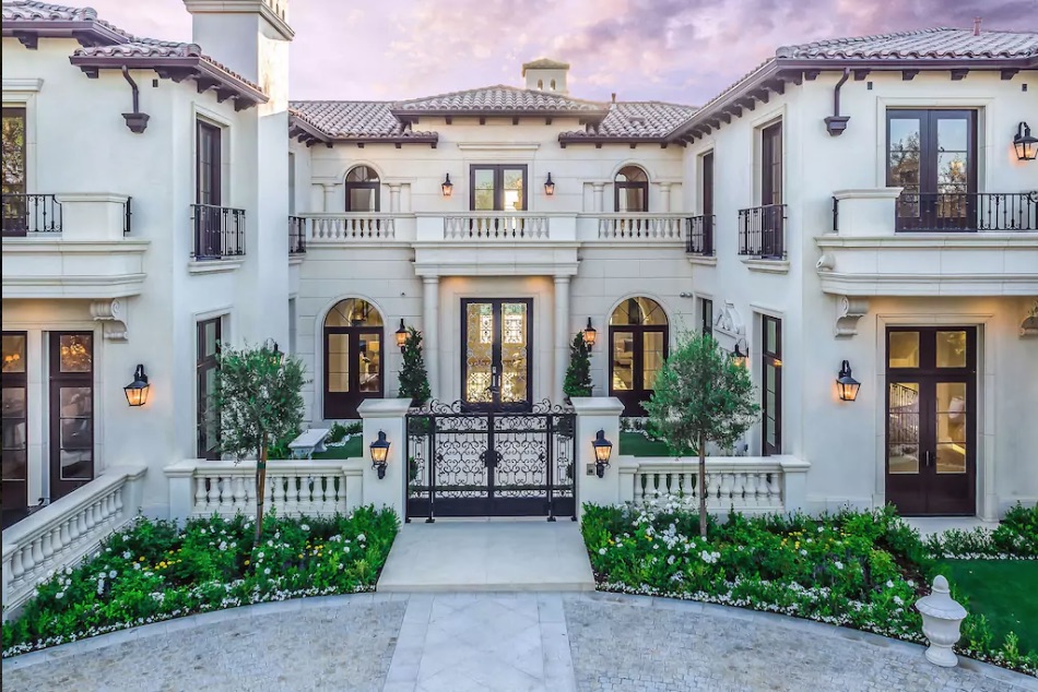 Entrance to Beverly Hills Airbnb rented by Drake