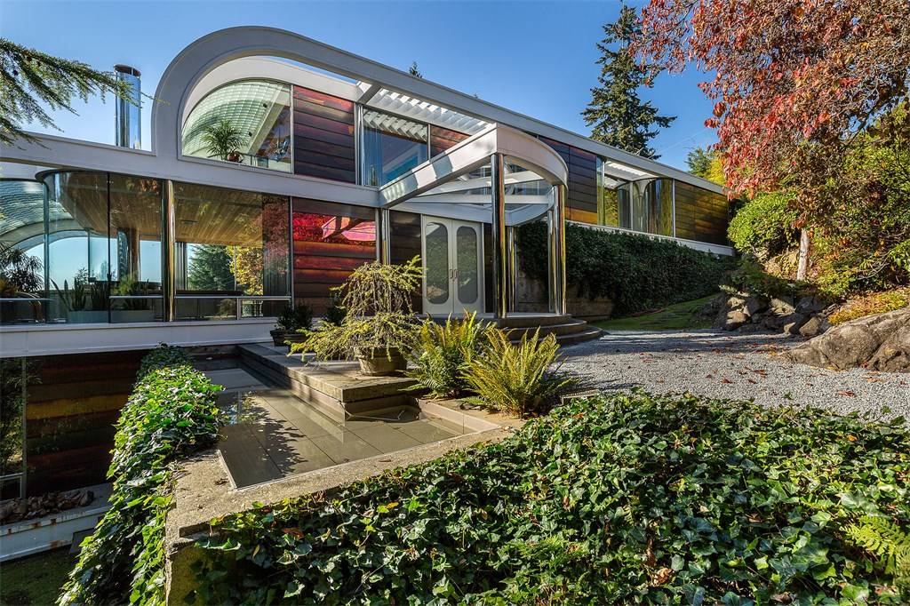 Exterior of West Vancouver mansion with modernist ideas about site, material and form