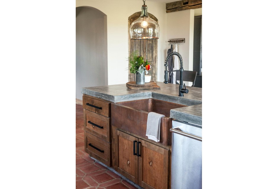 We love an oversized farmhouse sink in any circumstance, but this amazing wood offering built into a centre island is positively gorgeous -- not to mention completely modern.