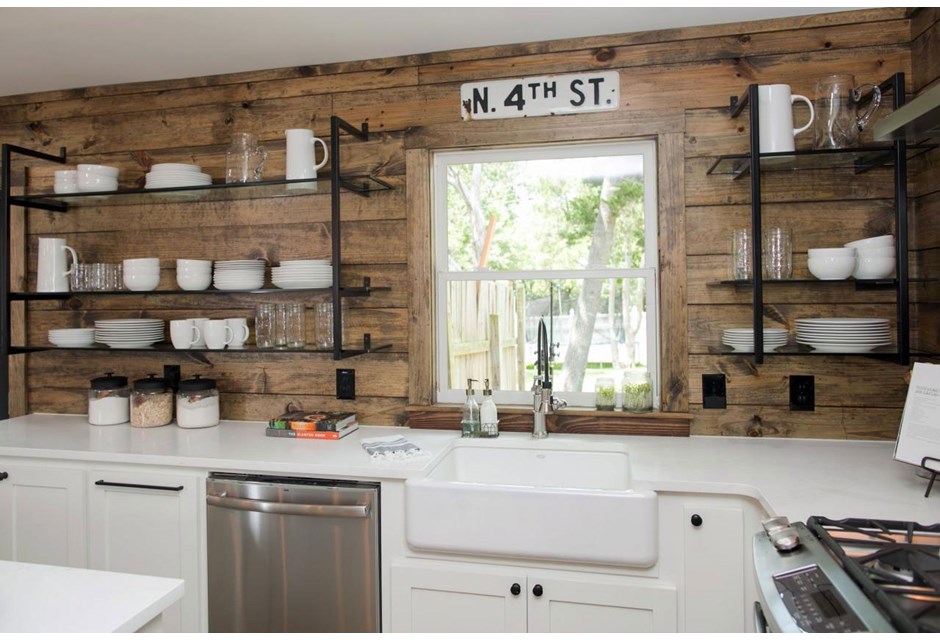 One part cabin, one part country, this wall is a statement piece. Add in modern shelves with exposed pieces of china and beautiful white cabinetry, and this is the perfect mix of rustic and chic.