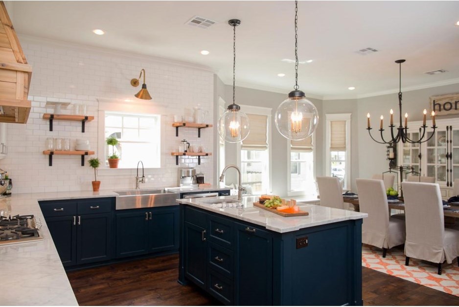 Bright country chic kitchen