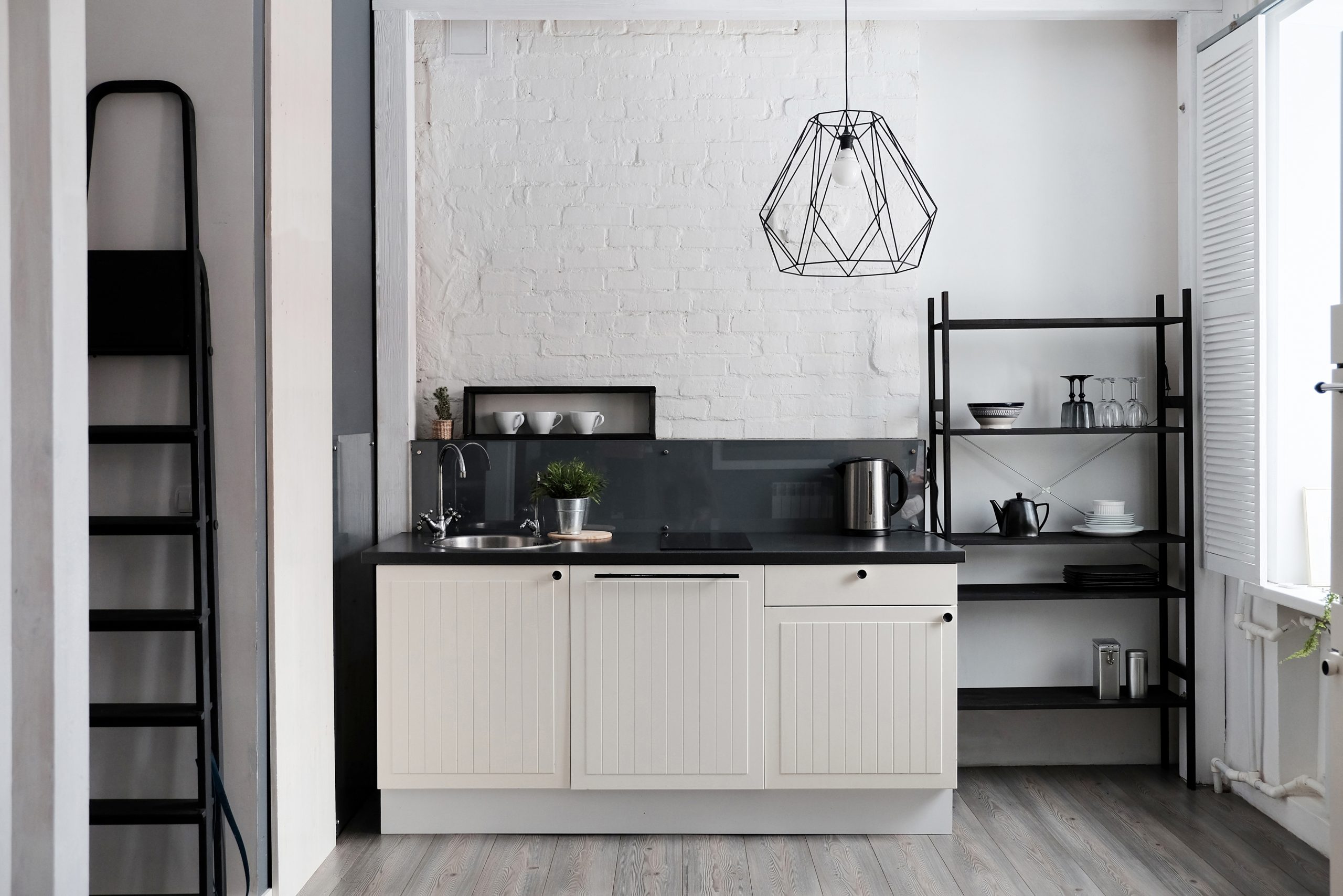 white kitchen with matte black hardware