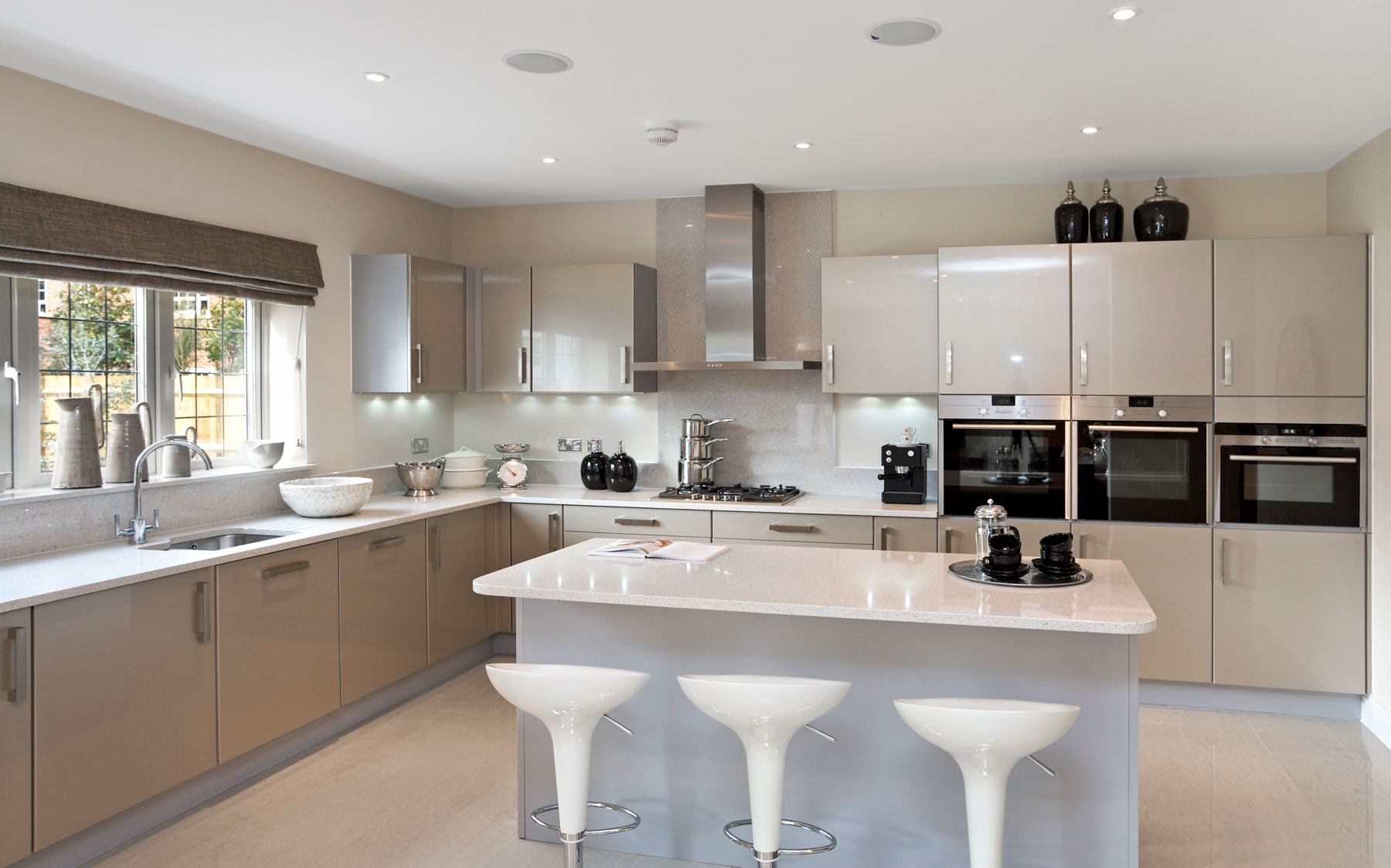 Grey kitchen with white marble island in the centre