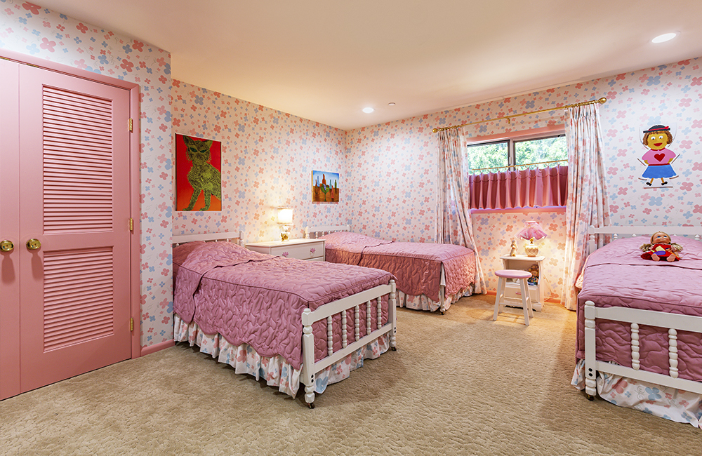 Girls bedroom from The Brady Bunch