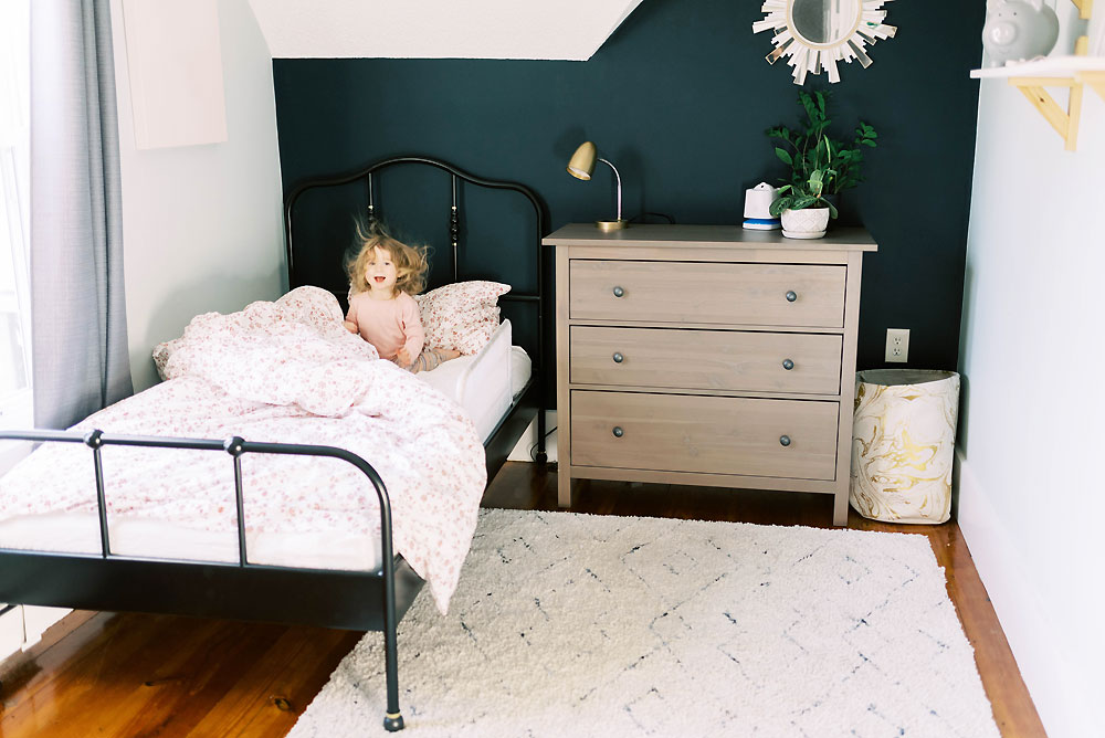 kids room with metallic accents and white area rug