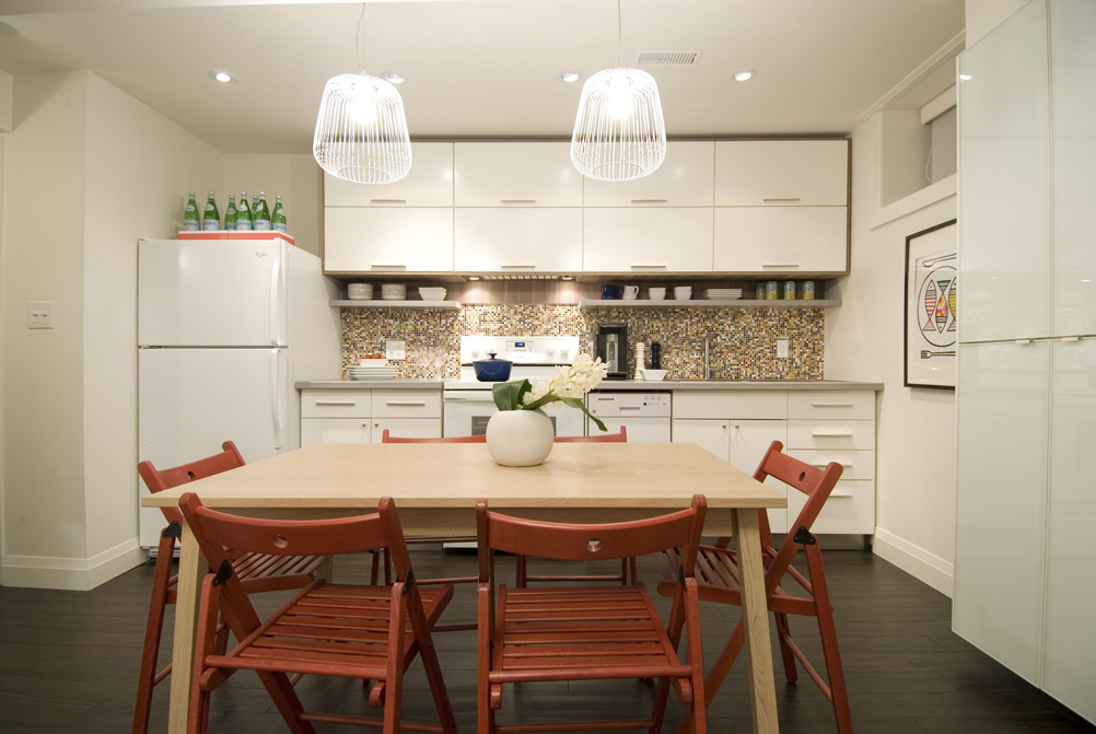 Charming kitchen with mosaic backsplash