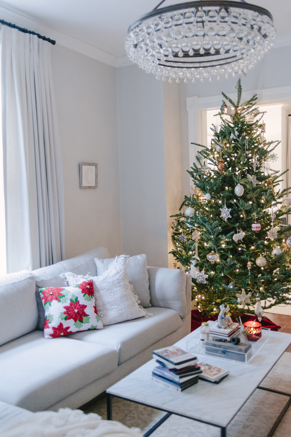 Living room with christmas tree