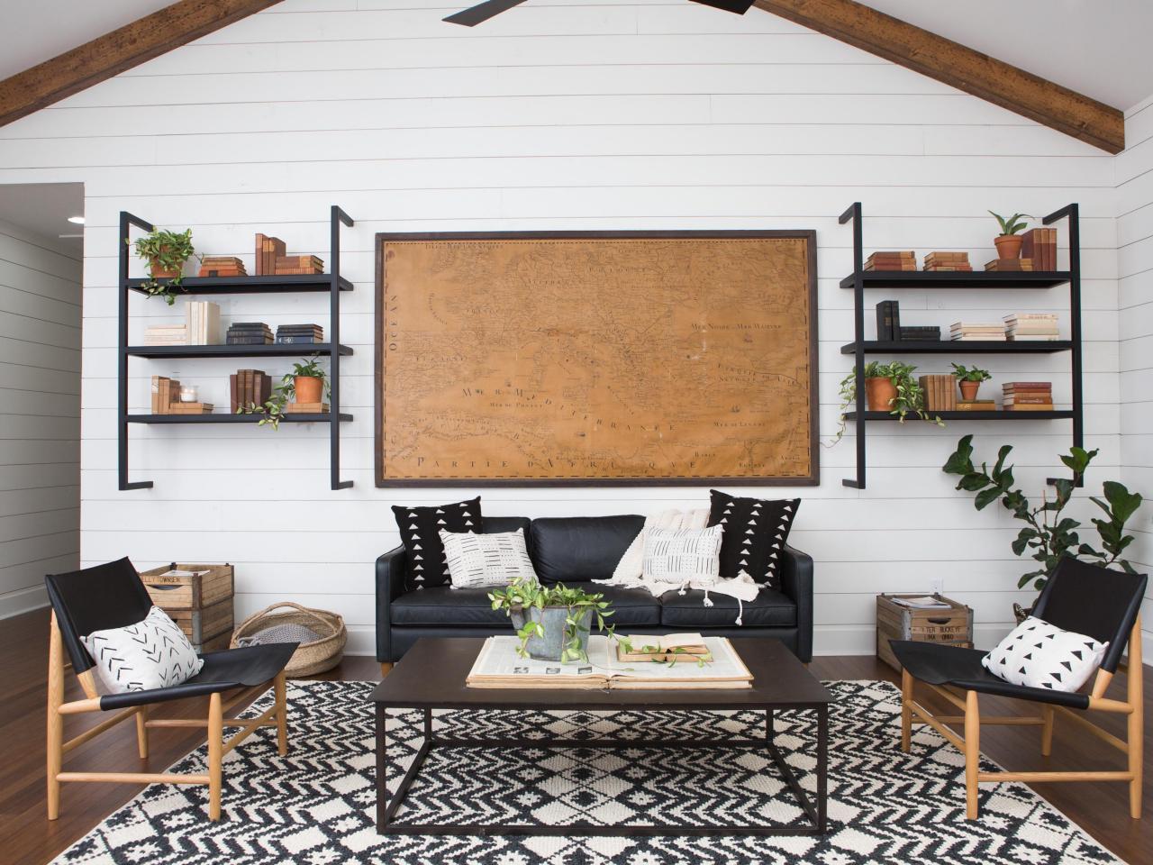 Shiplap-clad living room by Joanna Gaines