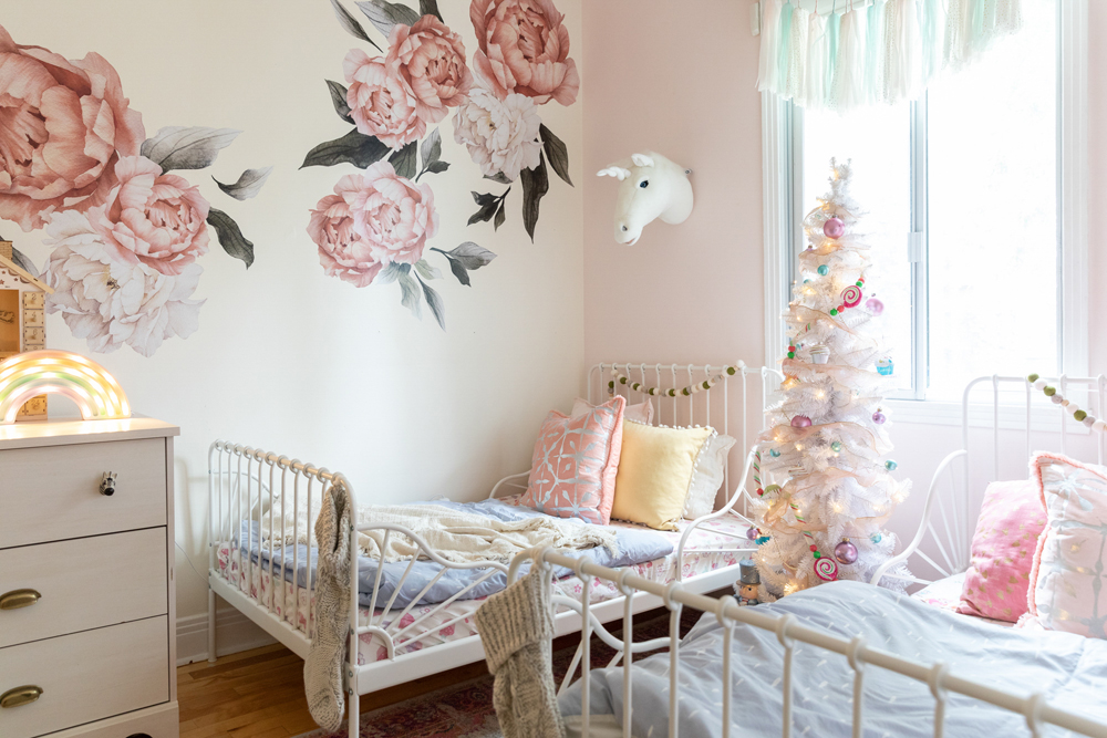 Kids' bedroom with two single beds and a Christmas tree between them