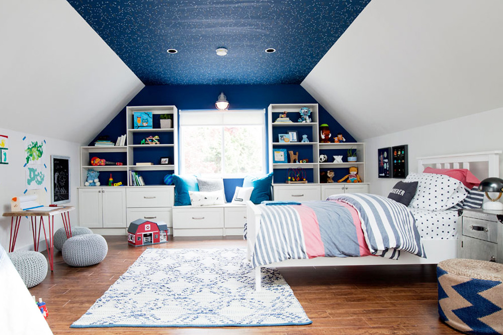 Kid's room with stars on ceiling