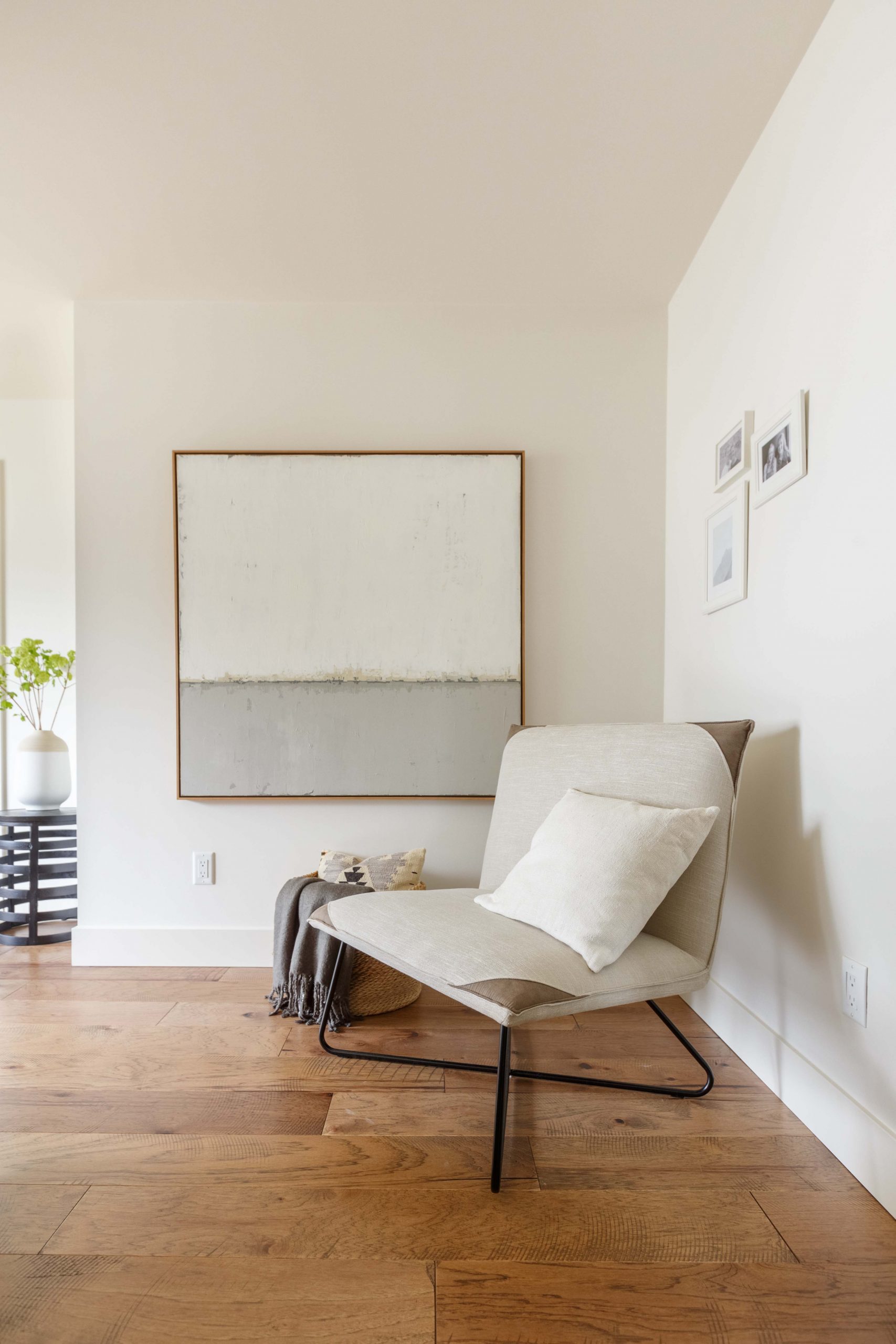 This Transformed Upper Level Will Inspire You to Perk Up Your White Walls