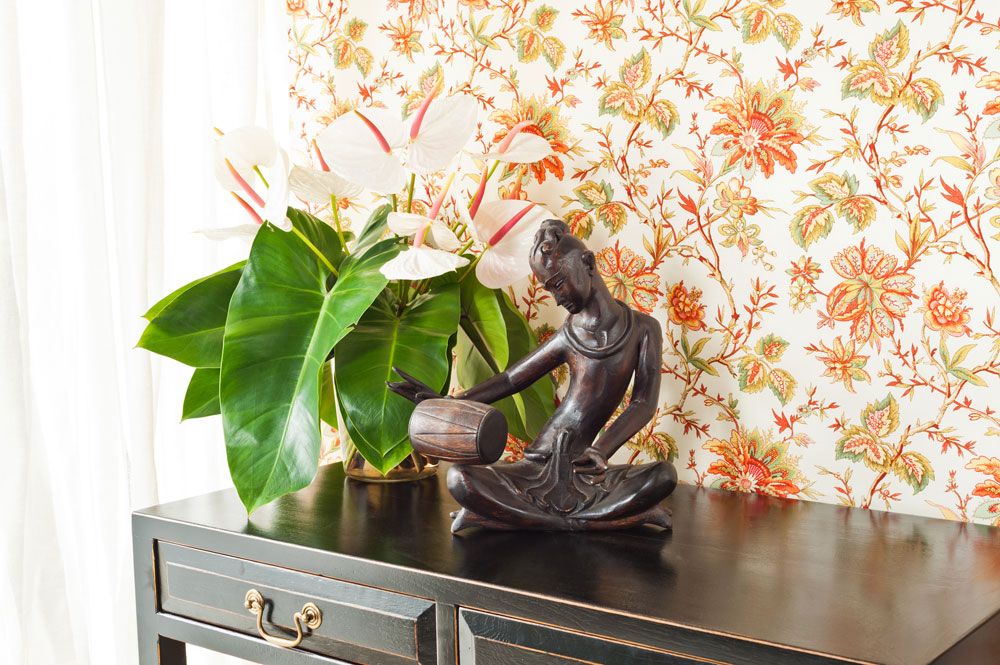 Living room trend 2019: rise of floral and pastoral-inspired wallpapers.