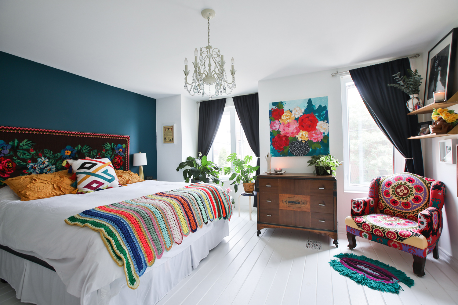 Colourful bedroom with accent wall