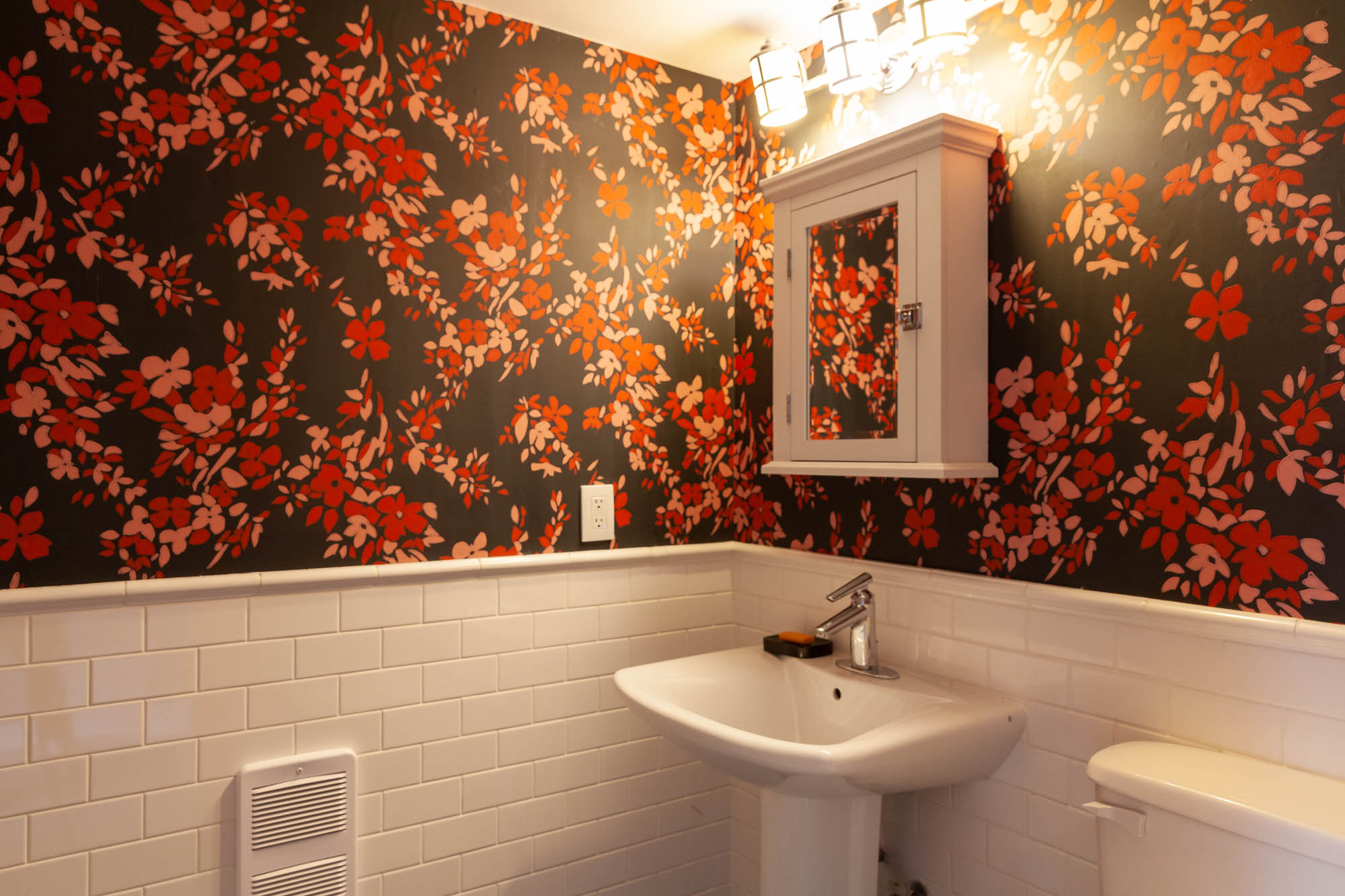 Bathroom with floral wallpaper in Collingwood, Ontario