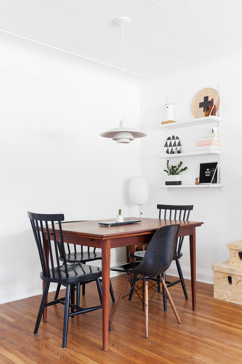 Dining room table that can be expanded to seat 10 people