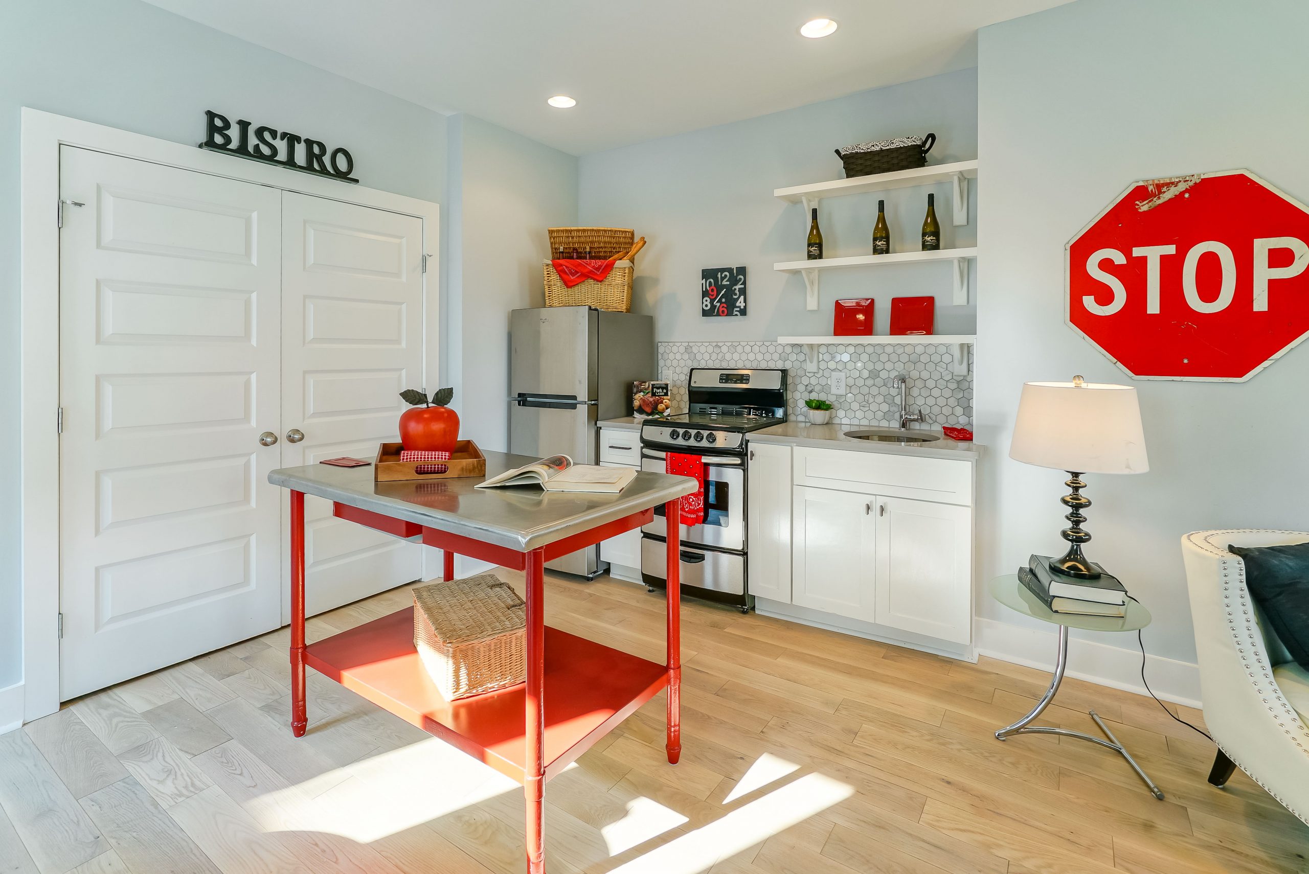 Kortney Wilson creates a modern-meets-vintage duplex with hits of red