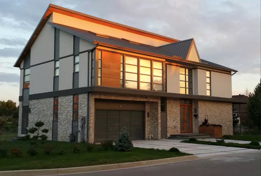 Mississauga: Luxury Designer Home Away From Home