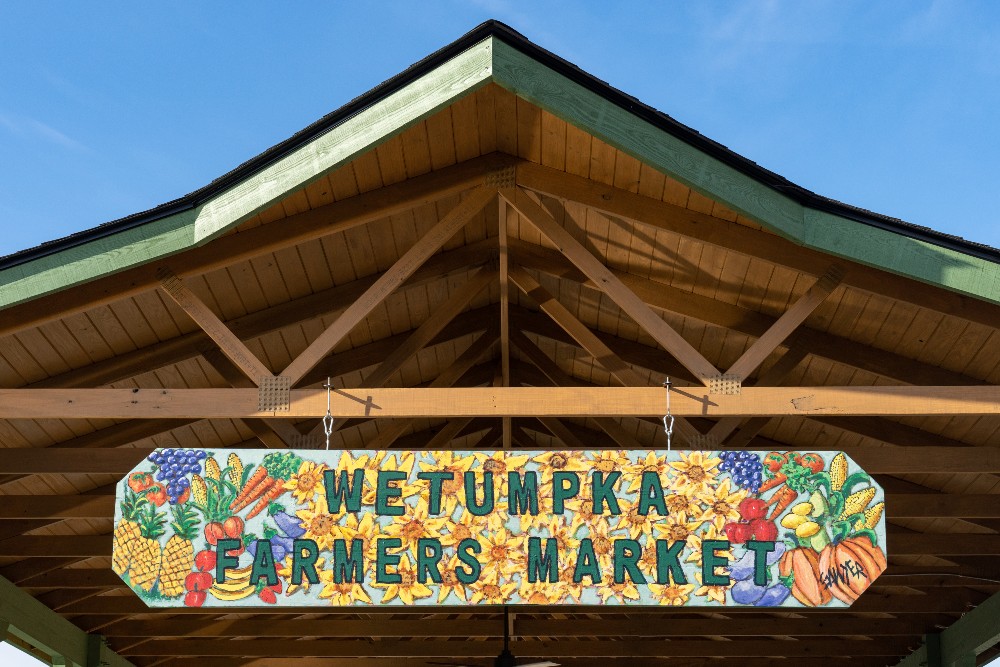 Wetumpka farmer's market sign