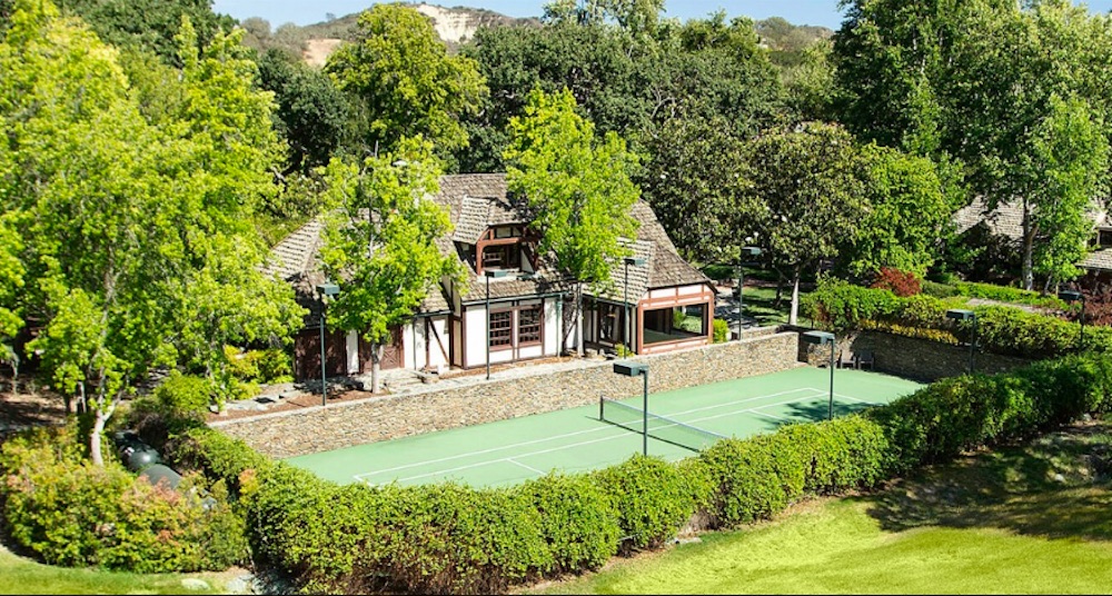 A tennis pavilion-pool house overlooking the tennis court