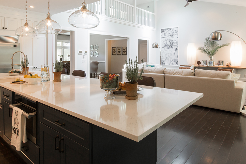 Kitchen island with white marble and glass pendant lights
